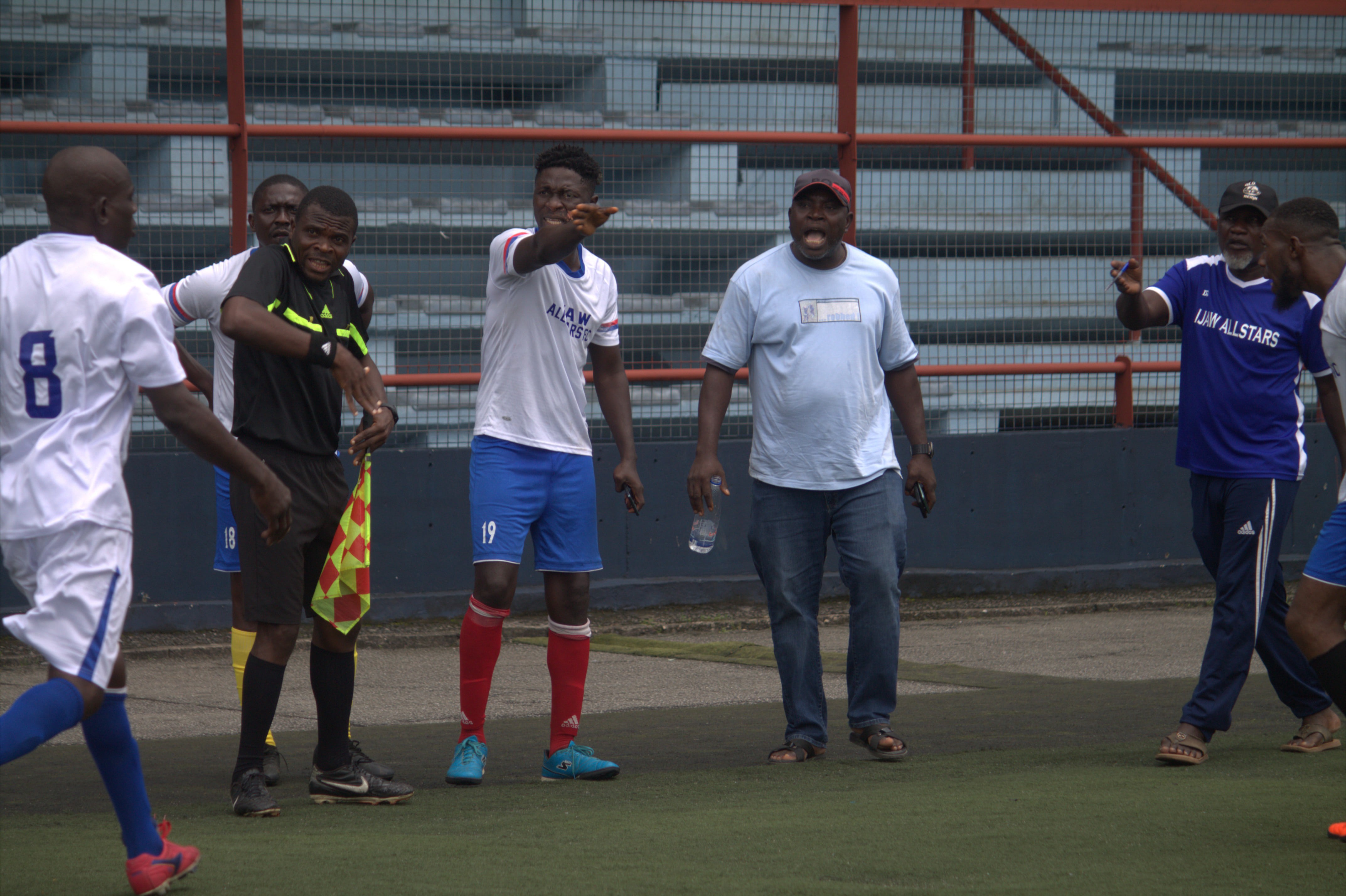 Arite's Guinness World Record attempt for the longest singing hours by an Individual