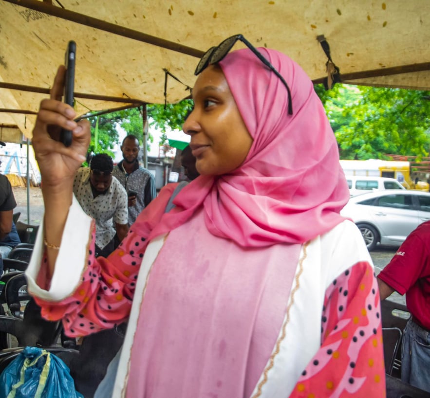 Arite's Guinness World Record attempt for the longest singing hours by an Individual